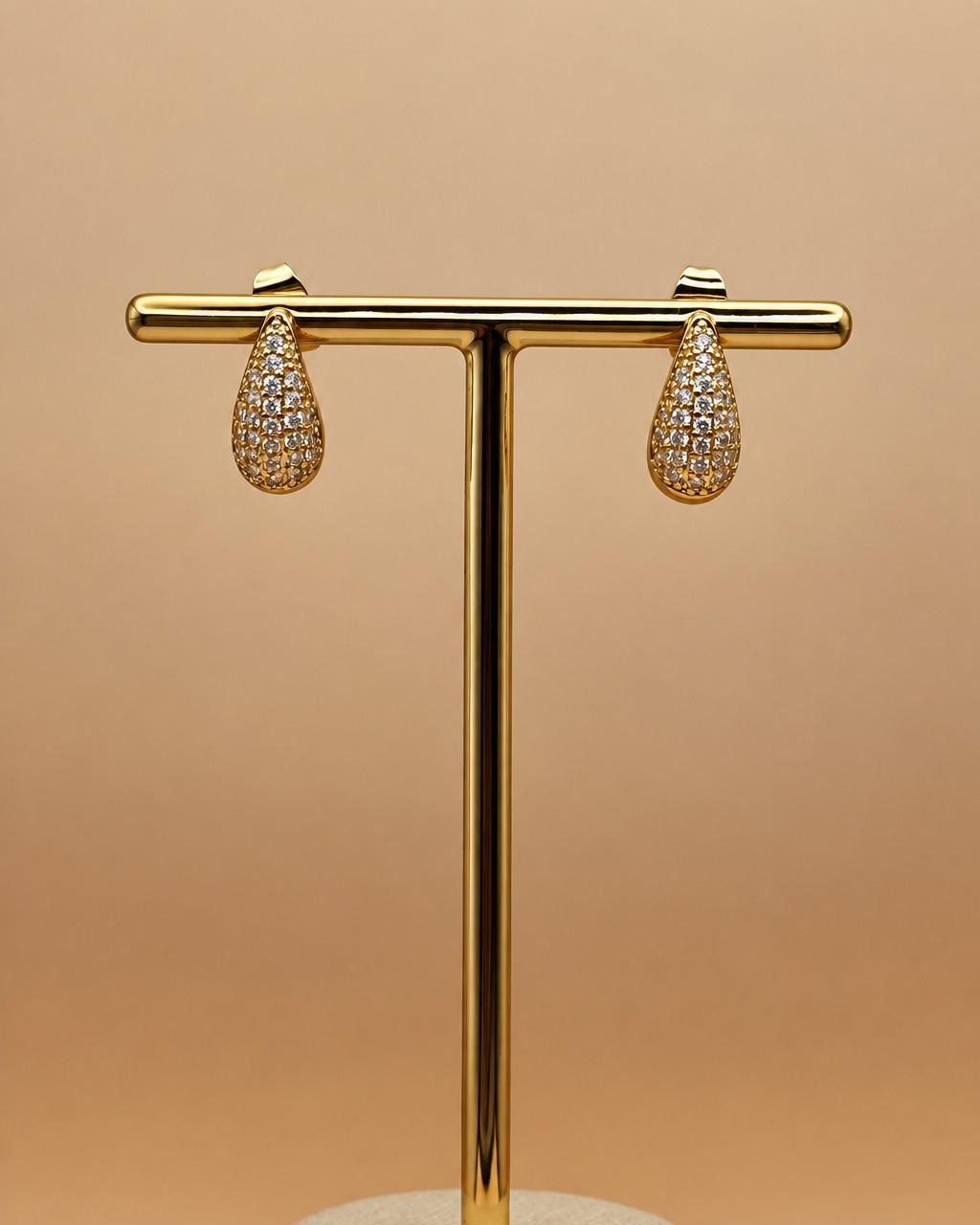 Brinco Gota Alongada Cravejada 16mm Banhado a Ouro 18k